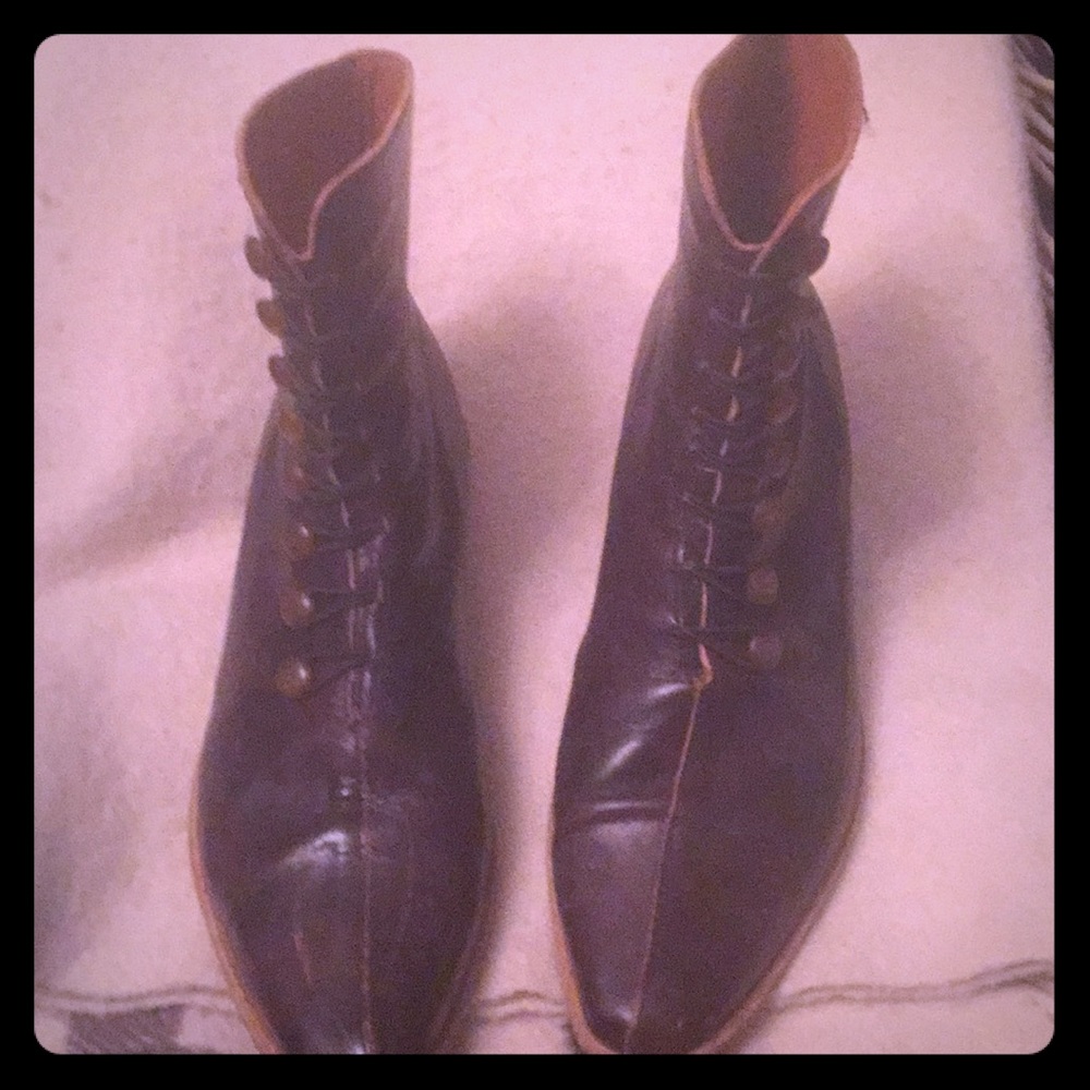 Beautiful Cydwoq Boots